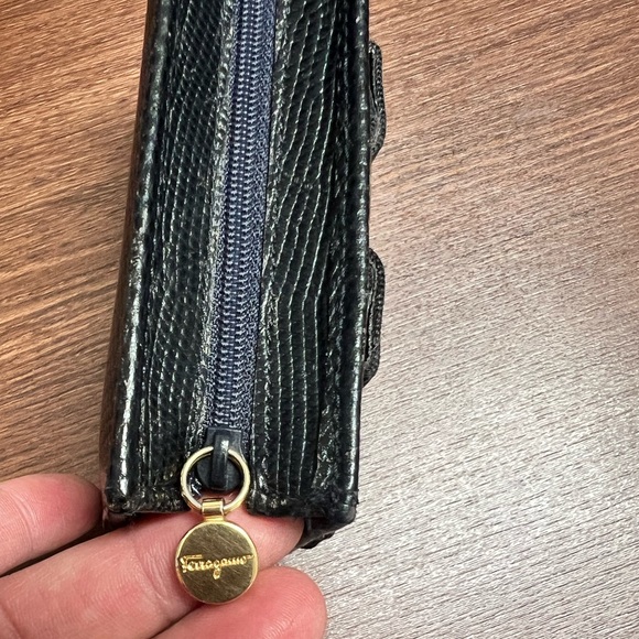 Ferragamo Vera Ribbon Small Pouch - Picture 8 of 10